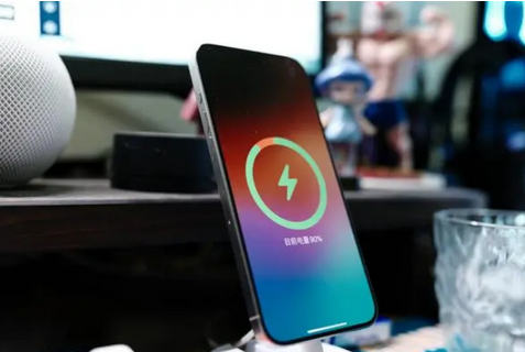 涞源苹果15换屏服务分享用什么充电器给iPhone15充电更好 